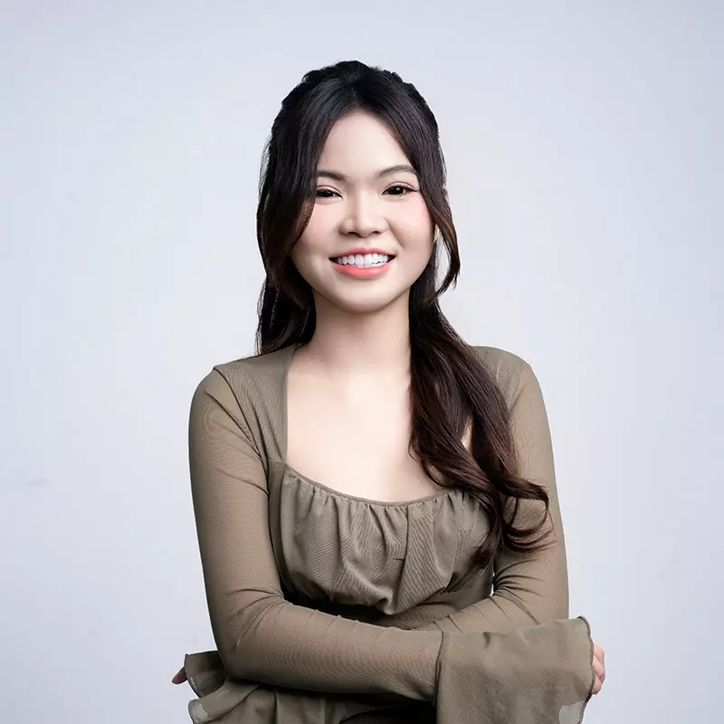 Anh Thư - Rạng ngời nha sắc tuổi 20 với nụ cười hoàn mỹ